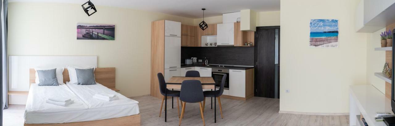 La Familia Apartments Varna Buitenkant foto
