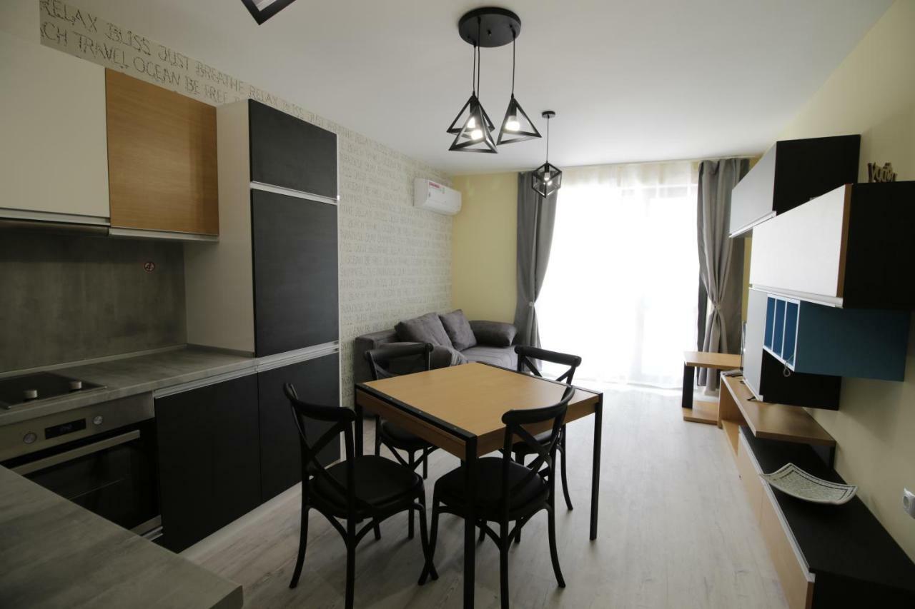 La Familia Apartments Varna Buitenkant foto