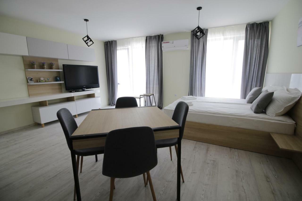 La Familia Apartments Varna Buitenkant foto